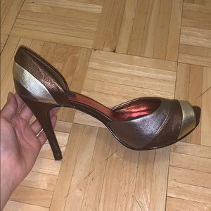 Gorgeous silver gold and bronze heels💓
